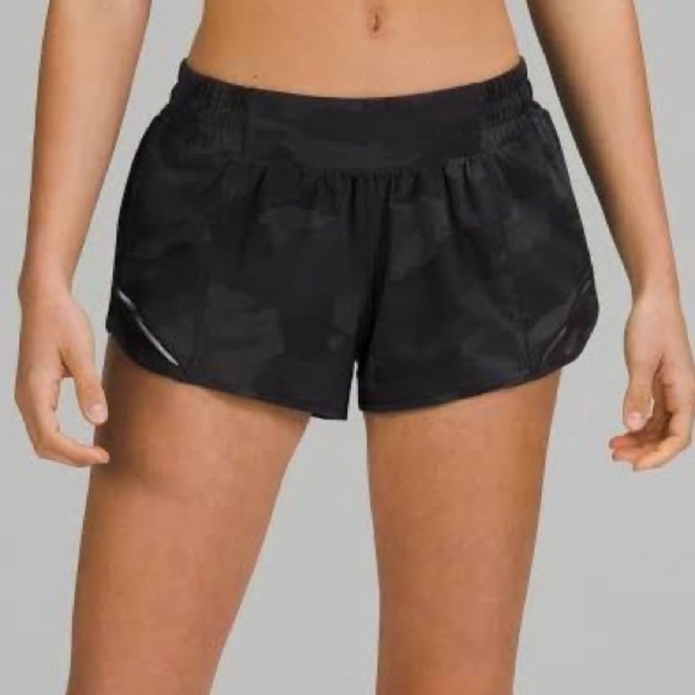 Lululemon hotty hot 2.5 camo shorts